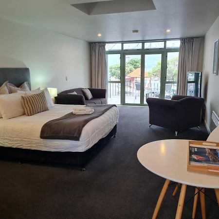 The Wharf Seaview Apartments By Avi Akaroa Esterno foto