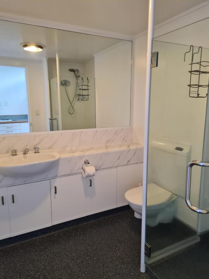 The Wharf Seaview Apartments By Avi Akaroa Esterno foto